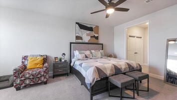 Furnished 2 Bedroom Condo near Galleria