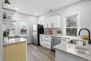 Fully equipped kitchen with new appliances