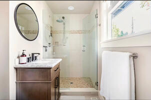 4BR West of Market Living  