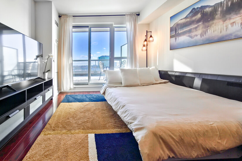 Upscale 1 Bd Condo in North York