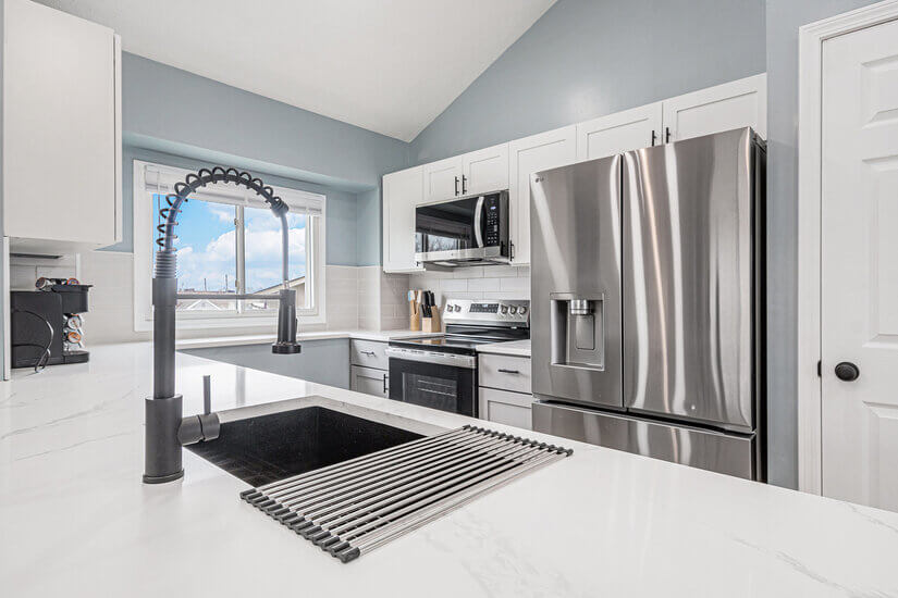 Modern 4BR in Prime Location