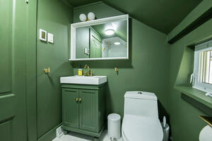 Upstairs bathroom