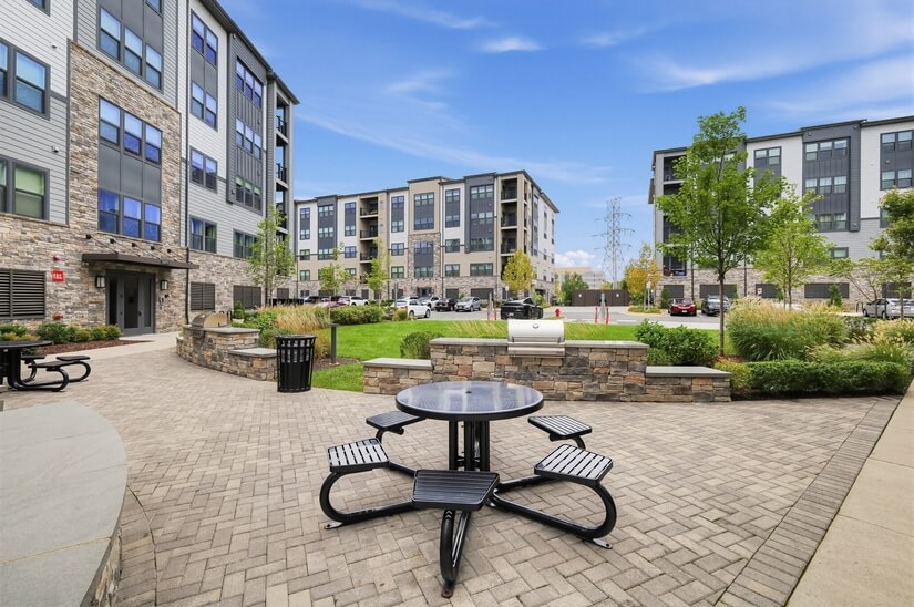 Furnished New Condo near AWS Herndon