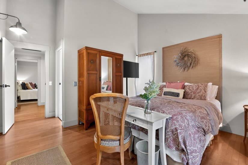 Charming Totem Estates Retreat Tech Wine