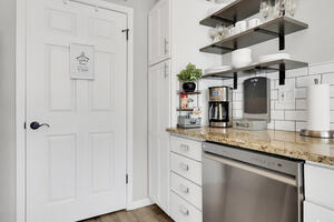 Dishes & Dishwasher for easy placement