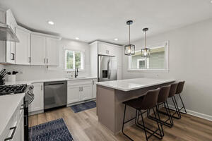 Fully Equipped, Updated and Bright Kitchen