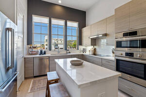 Fully equipped kitchen with Bosch appliances