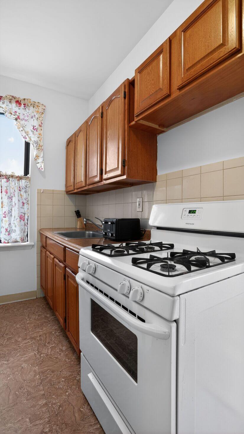 Efficient Kitchen Layout Designed for Easy Cooking