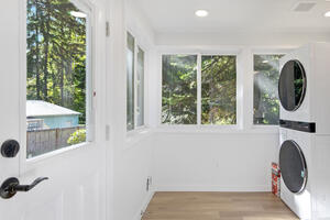 Lake Boren Waterfront Executive Home 