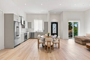 Upscale 2 bd living in LA