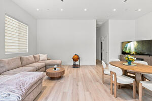 Upscale 2 bd living in LA