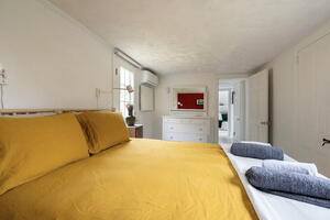 3rd bedroom downstais- Queen size bed