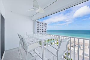 Balcony with oceanview