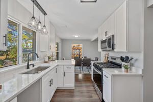 1119 Nichols LN 
