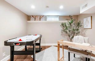 4BR West of Market Living  