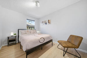 Bedroom on 1st floor. Queen size bed