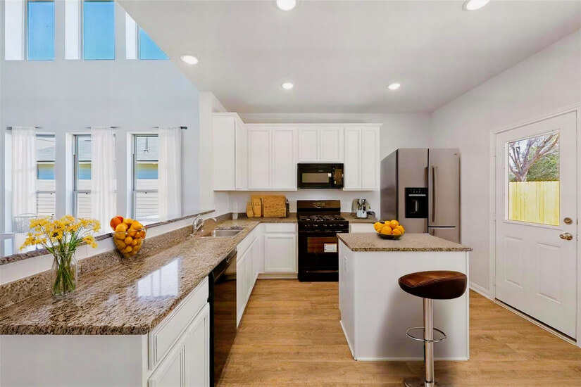  Luxury & Comfort Corporate Housing 