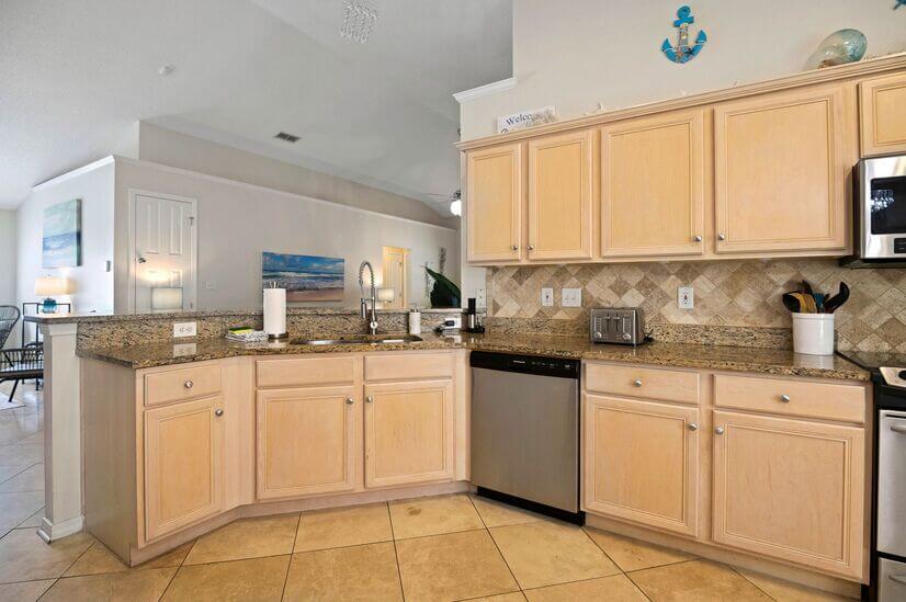 Open space and fully equipped kitchen
