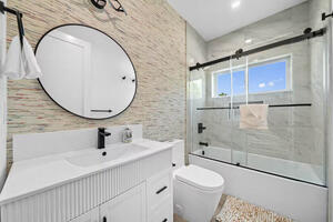 Batroom full