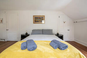 2nd Bedroom Upstairs- Queen Bed