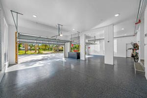 Garage 2