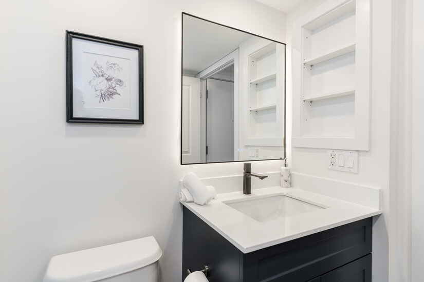 Upscale 1 Bd Condo in North York