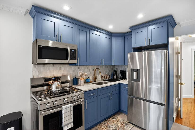 Fully equipped kitchen with new appliances