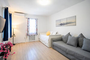 3 Bedroom 3 Bath Laundry Parking Main St