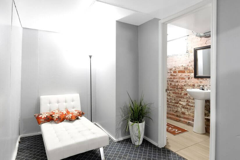 Midtown Beauty, Blackstone Neighborhood