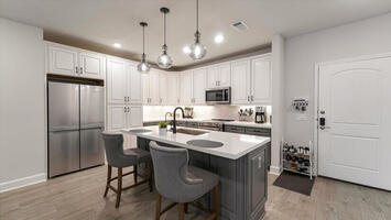 Furnished 2 Bedroom Condo near Galleria