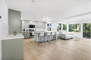 Lake Boren Waterfront Executive Home 