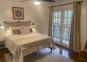 Large primary bdrm with queen bed & balcony