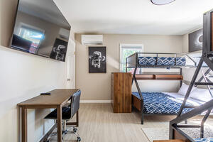 Cozy 3BR Westchester Home 30m to city