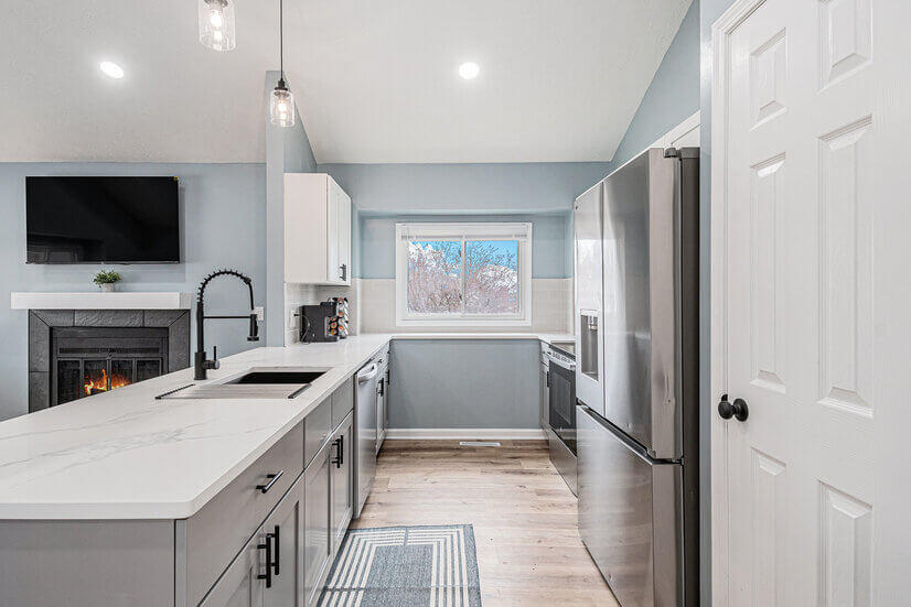 Modern 4BR in Prime Location