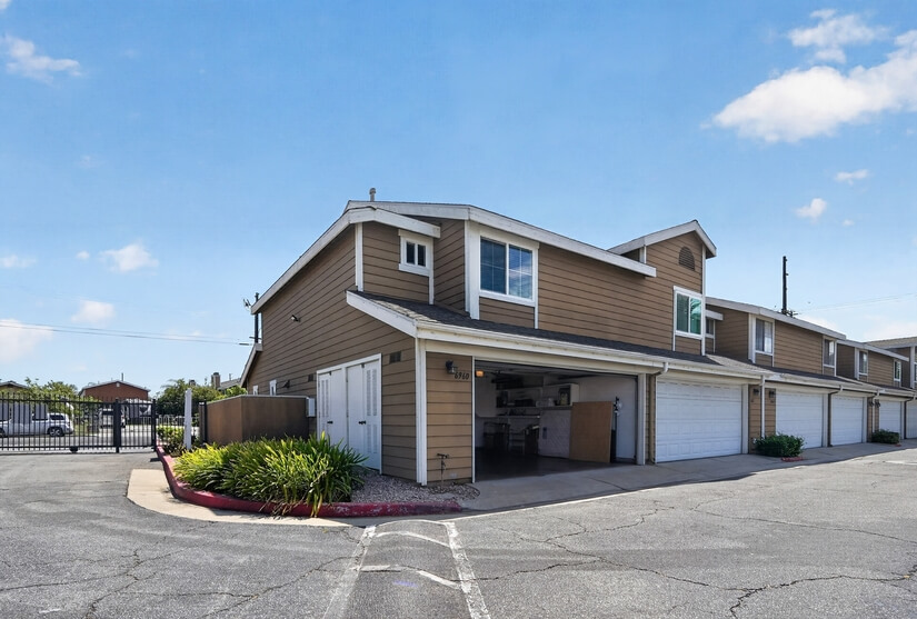 Furnished Townhome in Commerce CA