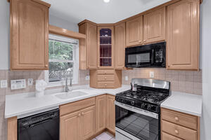 Furnished 4 Bedroom Single Family House 