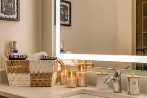 Walkable Legacy West King Retreat 