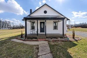 Steps to Ariel Park Renovated 2B Retreat