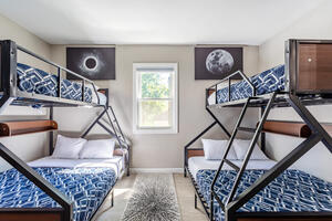 Cozy 3BR Westchester Home 30m to city