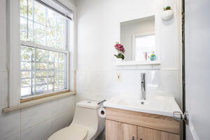 3 Bedroom 3 Bath Laundry Parking Main St