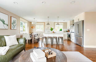 4BR West of Market Living  