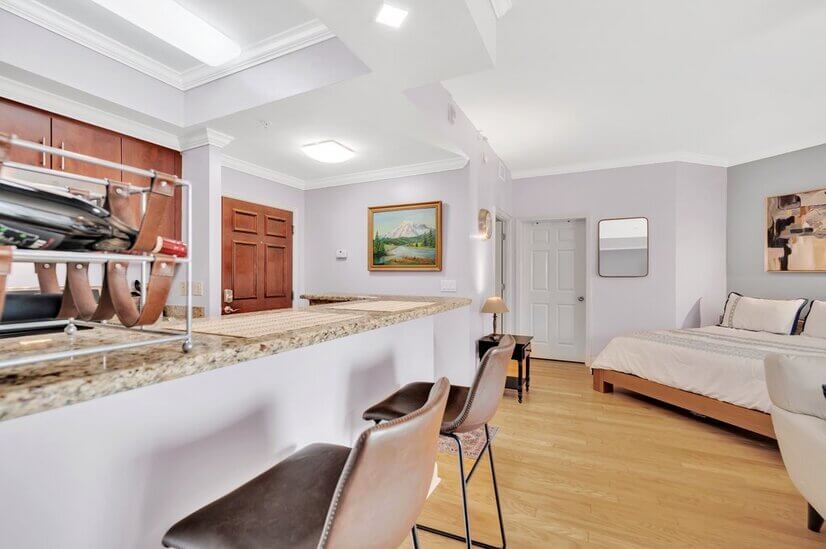 Beautifully Upscale Studio in Charlotte 