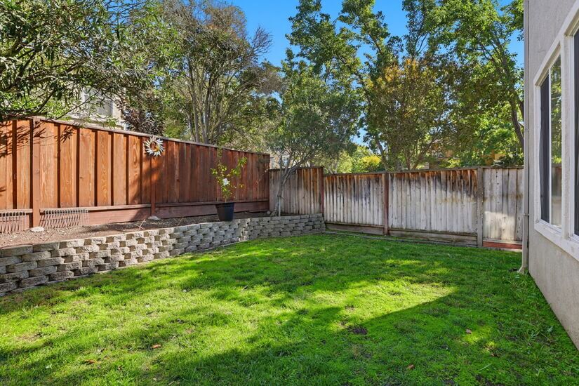 Modern Spacious 3 BD 25 BA King Office