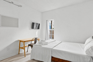 Bright Clean Modern 2BR UNCW Beach