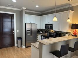 Brightly lit full kitchen