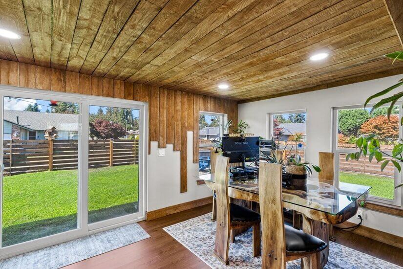 flex space, sunroom/dining area