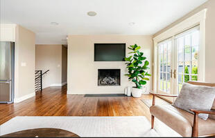 4BR West of Market Living  