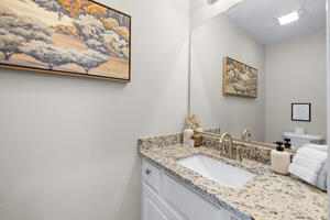 Walk to AM and Northgate King Beds Patio