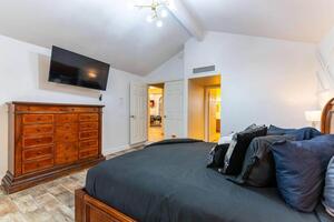4 Bed 2 Bath with Pool and Laundry