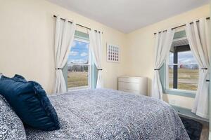 Steps to Ariel Park Renovated 2B Retreat